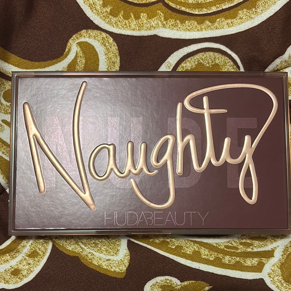 HUDA BEAUTY Naughty Nude Palette
